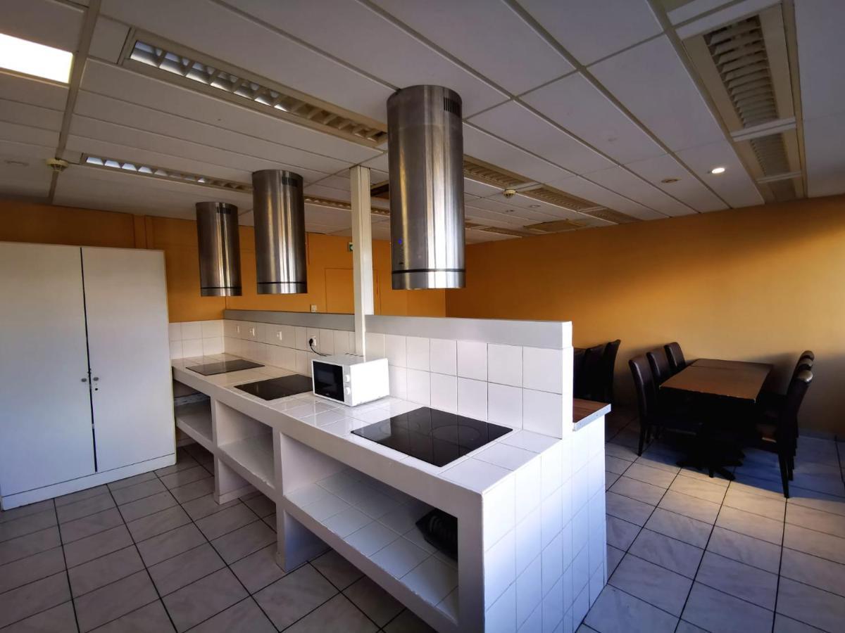 Paris Par Trains, Area, Studios Avec Salle De Bain Et Kitchenette Privees, Ou, Chambres Avec Salles Bain Et Cuisines Communes Persan Bagian luar foto