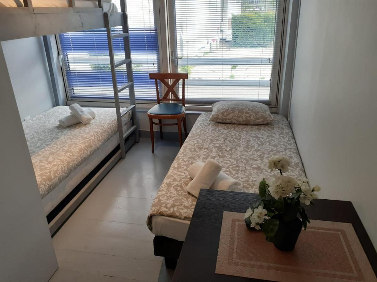 Paris Par Trains, Area, Studios Avec Salle De Bain Et Kitchenette Privees, Ou, Chambres Avec Salles Bain Et Cuisines Communes Persan Bagian luar foto