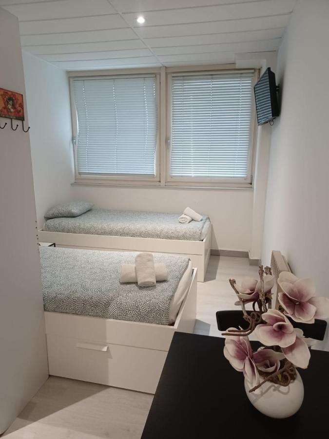 Paris Par Trains, Area, Studios Avec Salle De Bain Et Kitchenette Privees, Ou, Chambres Avec Salles Bain Et Cuisines Communes Persan Bagian luar foto