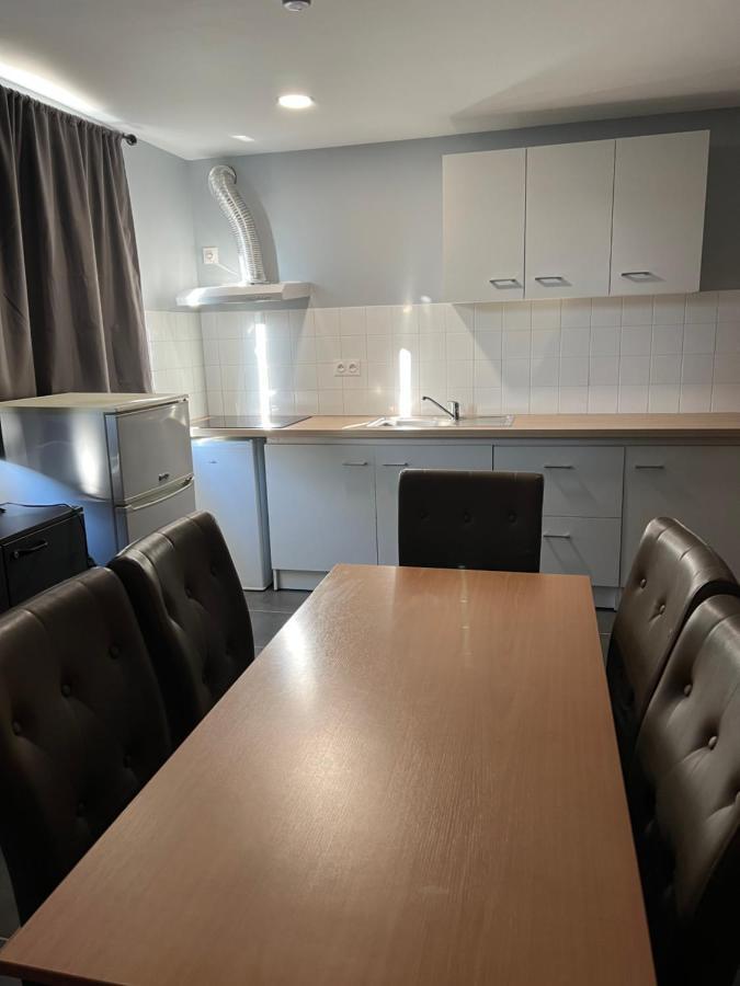 Paris Par Trains, Area, Studios Avec Salle De Bain Et Kitchenette Privees, Ou, Chambres Avec Salles Bain Et Cuisines Communes Persan Bagian luar foto