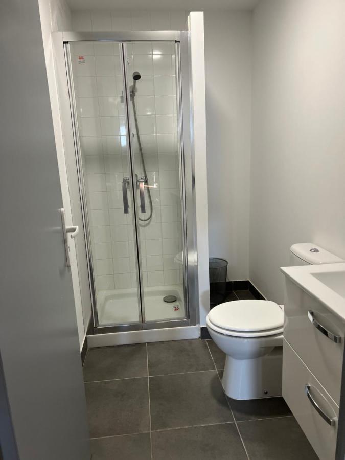Paris Par Trains, Area, Studios Avec Salle De Bain Et Kitchenette Privees, Ou, Chambres Avec Salles Bain Et Cuisines Communes Persan Bagian luar foto